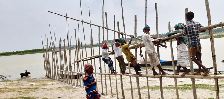 Construction of Bamboo Binding -Resisting River Erosion